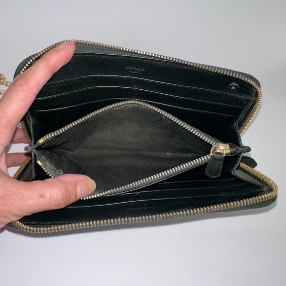 💯 PRADA Logo Dark Green Saffiano Leather Zippered Wallet on Chain w/ auth cert - Picture 6 of 12